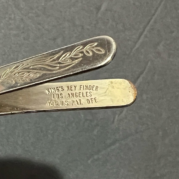 Kings Key Finder Los Angeles Key Ring Clip unique Faux Stone Vintage - Picture 2 of 8
